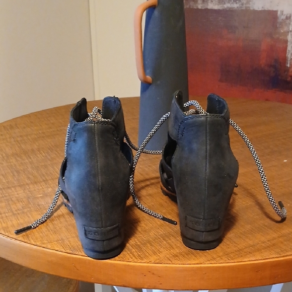 Sorel Black and Tan Lace-Up Wedges - Picture 3 of 6